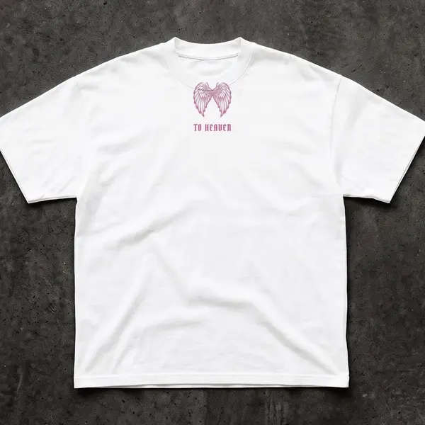 Remera oversize To Heaven blanca con rosa, talles M a 2XL: remera oversize estampada ángel